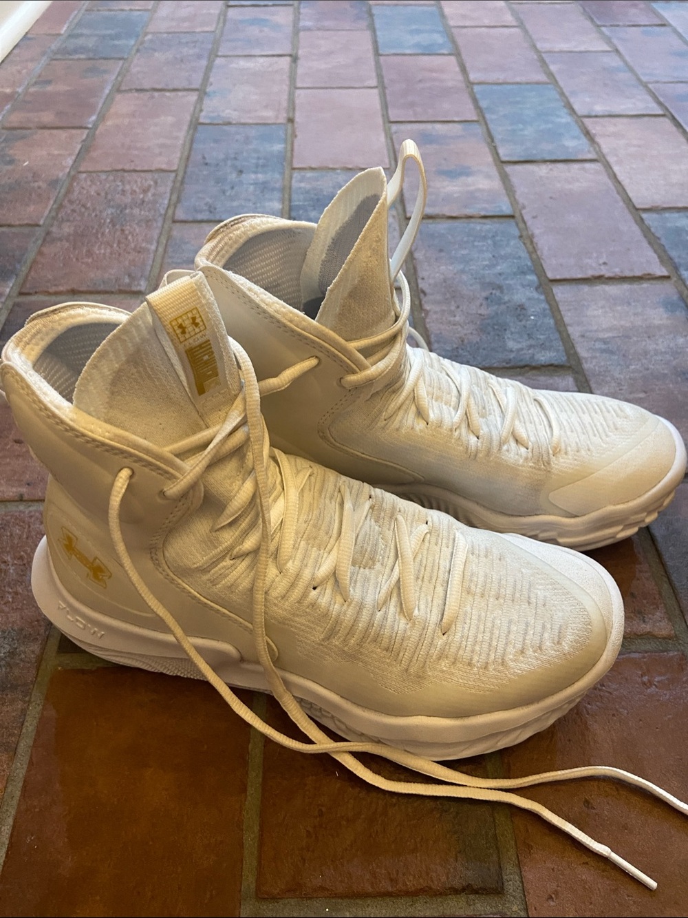 Under Armour Ace Highlight Volleyball Shoes - Like New!